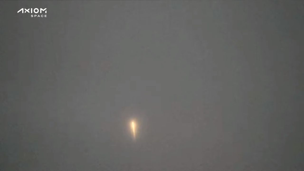 SpaceX Dragon capsule reentry trail in the night sky for Ax-2 astronauts