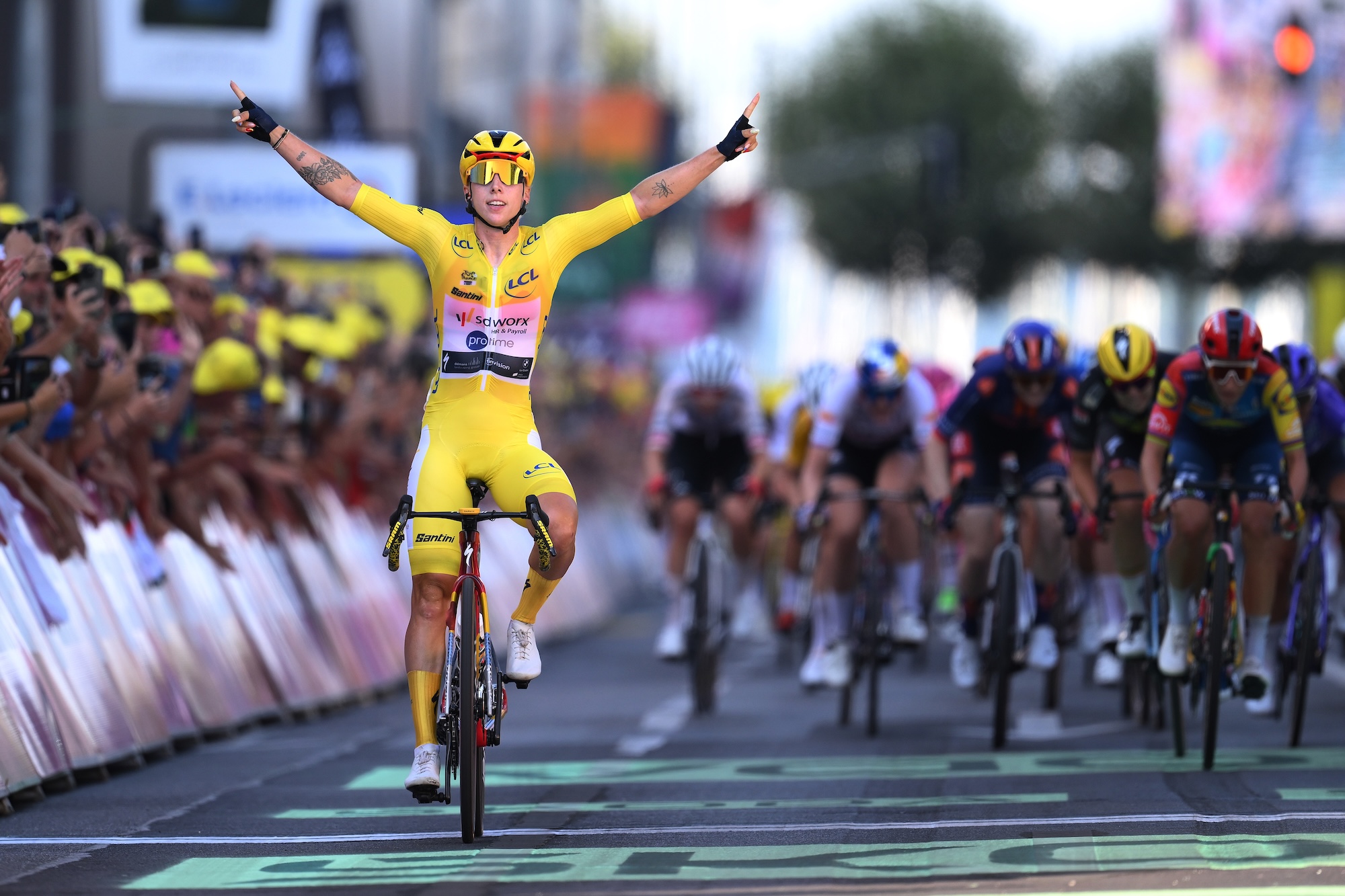 GENEVA, SWITZERLAND - AUGUST 02: Lorena Wiebes of Netherlands and Team SD Worx - Protime - Yellow leader jersey celebrates at finish line as stage winner during the 5th Tour de France Femmes 2026, Stage 2 a 147.9km stage from Aigle to Geneva / #UCIWWT / on August 02, 2026 in Geneva, Switzerland. (Photo by Alex Broadway/Getty Images)