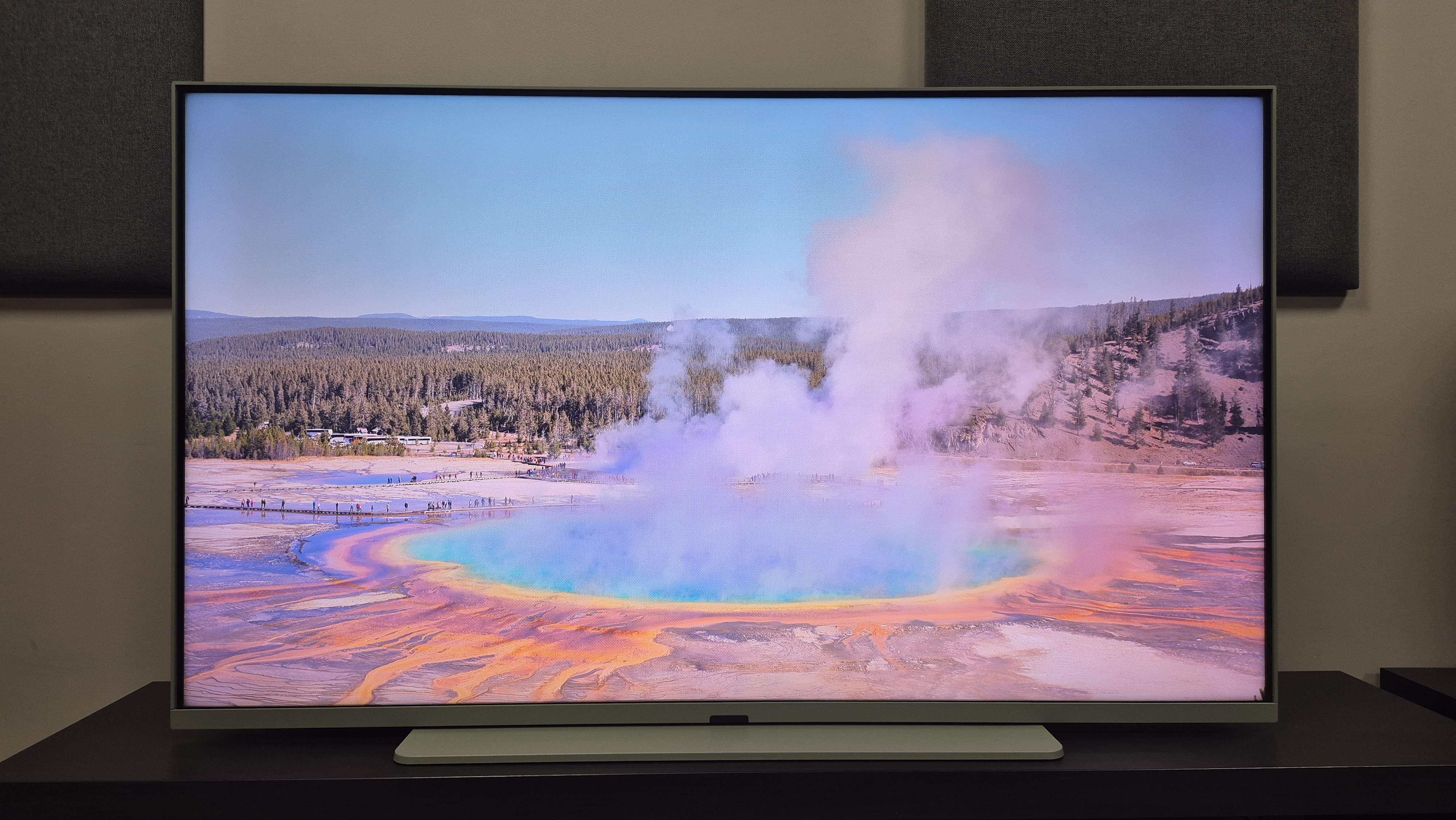 Sky Glass Air with steamy water displayed