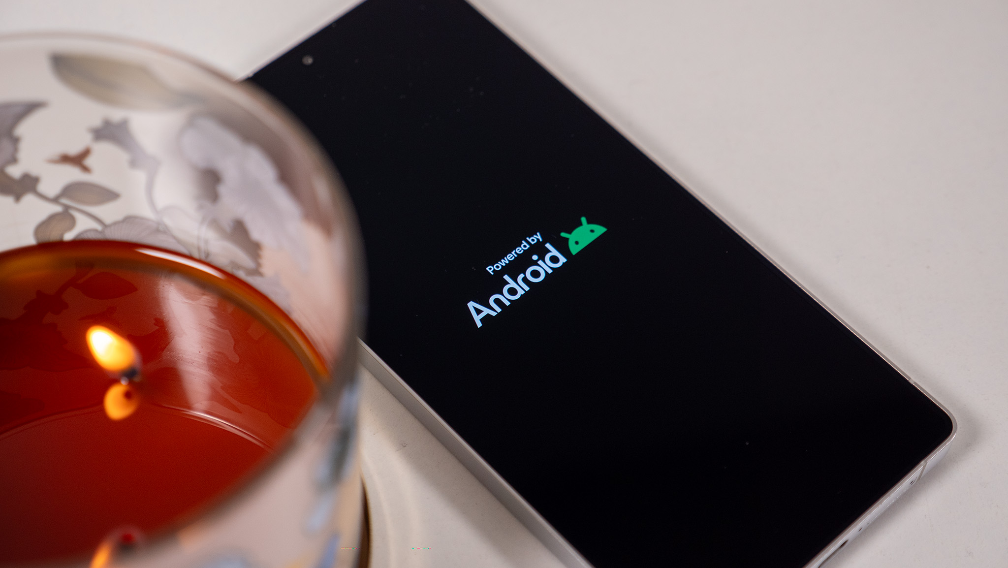 The &quot;Powered by Android&quot; screen that appears when booting up a Samsung Galaxy S25 Ultra