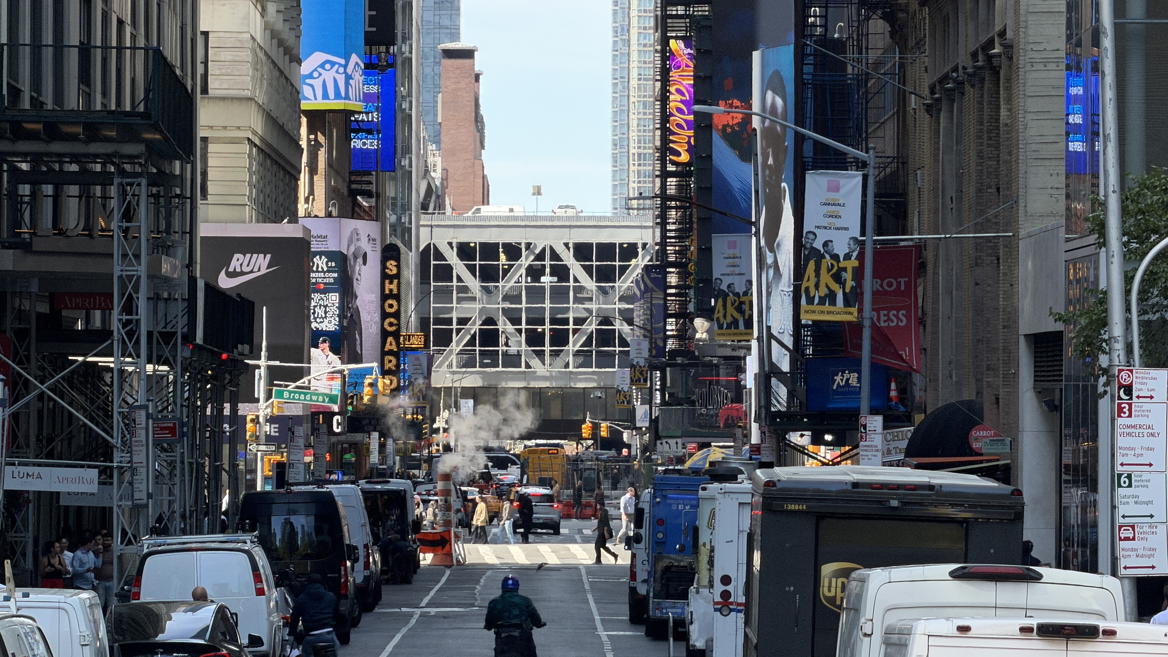 iPhone 17 Pro Max vs Sony Alpha a6000