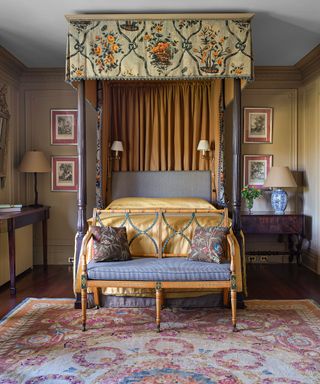 Guest bedroom with country style four-poster bed