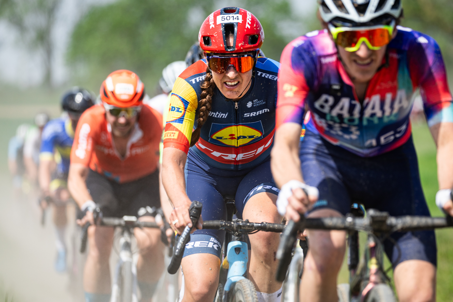 Lucinda Brand (Lidl-Trek) racing to the win at 3RIDES Aachen in 2024
