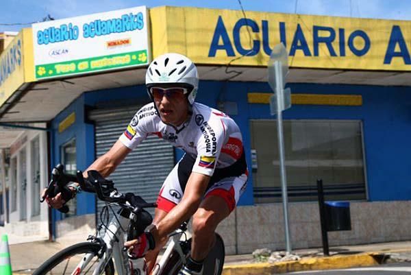 This rider adapted his road bike for the time trial.