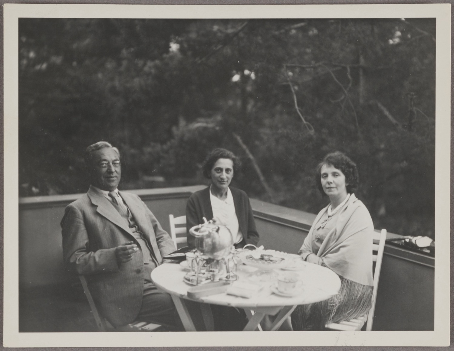 Wassily Kandinsky, Anni Albers, and Nina Kandinsky on the terrace of Villa Henning in Berlin. Photograph by Josef Albers, June 1933