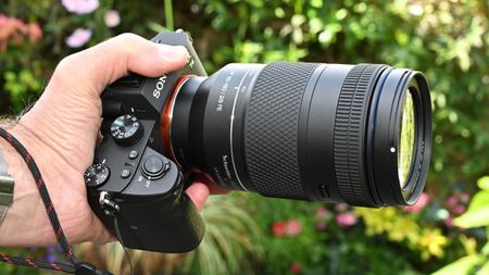 LK Samyang AF 60-180mm f/2.8 product image