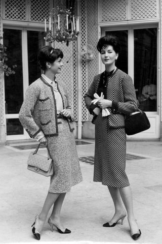 Chanel suit 1950s fashion moments