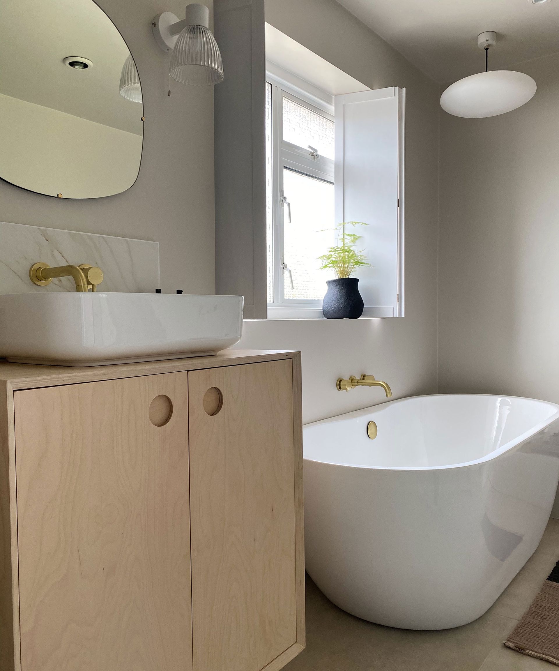 Wondering How To Make A Small Bathroom Look Bigger Our 15 Design   6wdrSAsAcpRgh65HbTJTZV 1920 80 