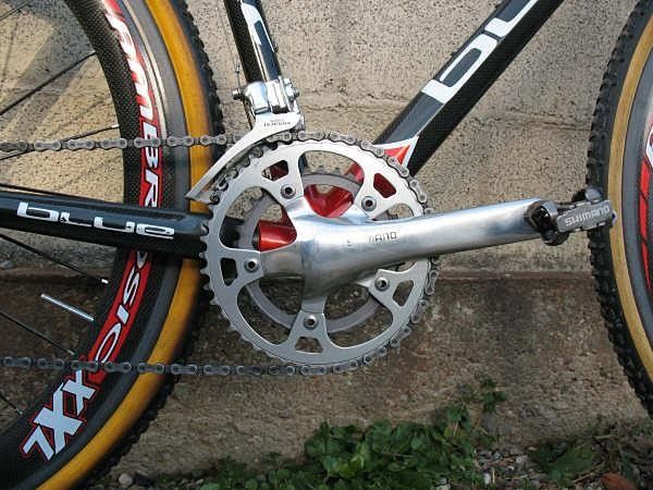 Compact Shimano R700 cranks are fitted with 34/46T chainrings.