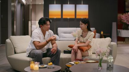 lee jin-seok and cho min-ji, sitting on a couch in a hotel suite, in 'single's inferno' season 3