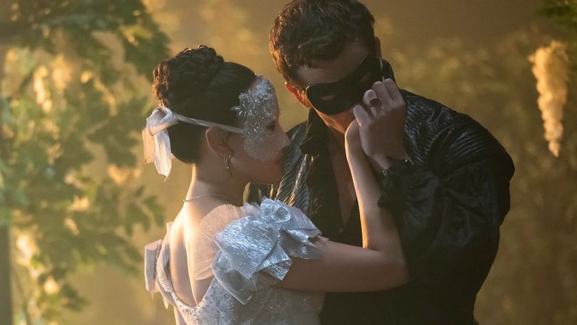 Yerin Ha and Luke Thompson in Bridgerton season 4