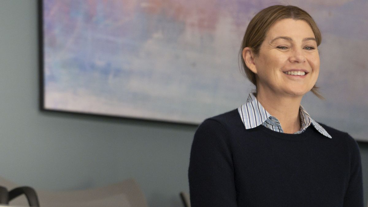 Ellen Pompeo as Meredith smiling in the Grey&#039;s Anatomy season 20 finale