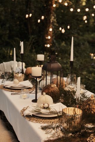 decorating with pumpkin ideas, Halloween table decor ideas, outdoor table decor with white and orange pumpkins, tea lights, candles, lanterns