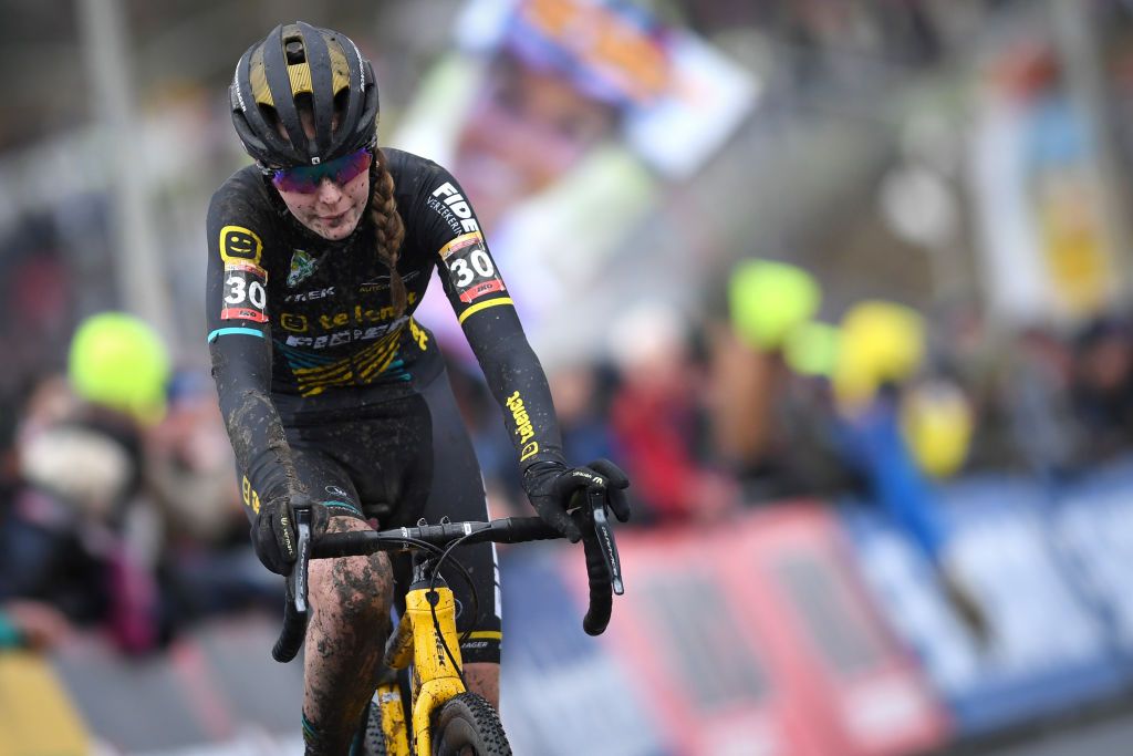 Fleur Nagengast crosses the line