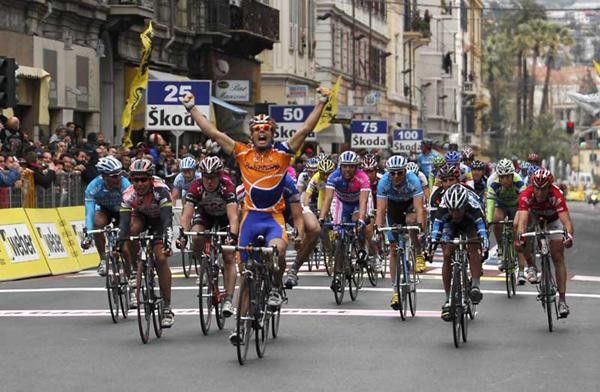 Freire conquered Tom Boonen (Quickstep-Innergetic) and Allan Davis (Discovery Channel).
