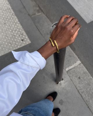 Influencer wears a cuff bracelet.