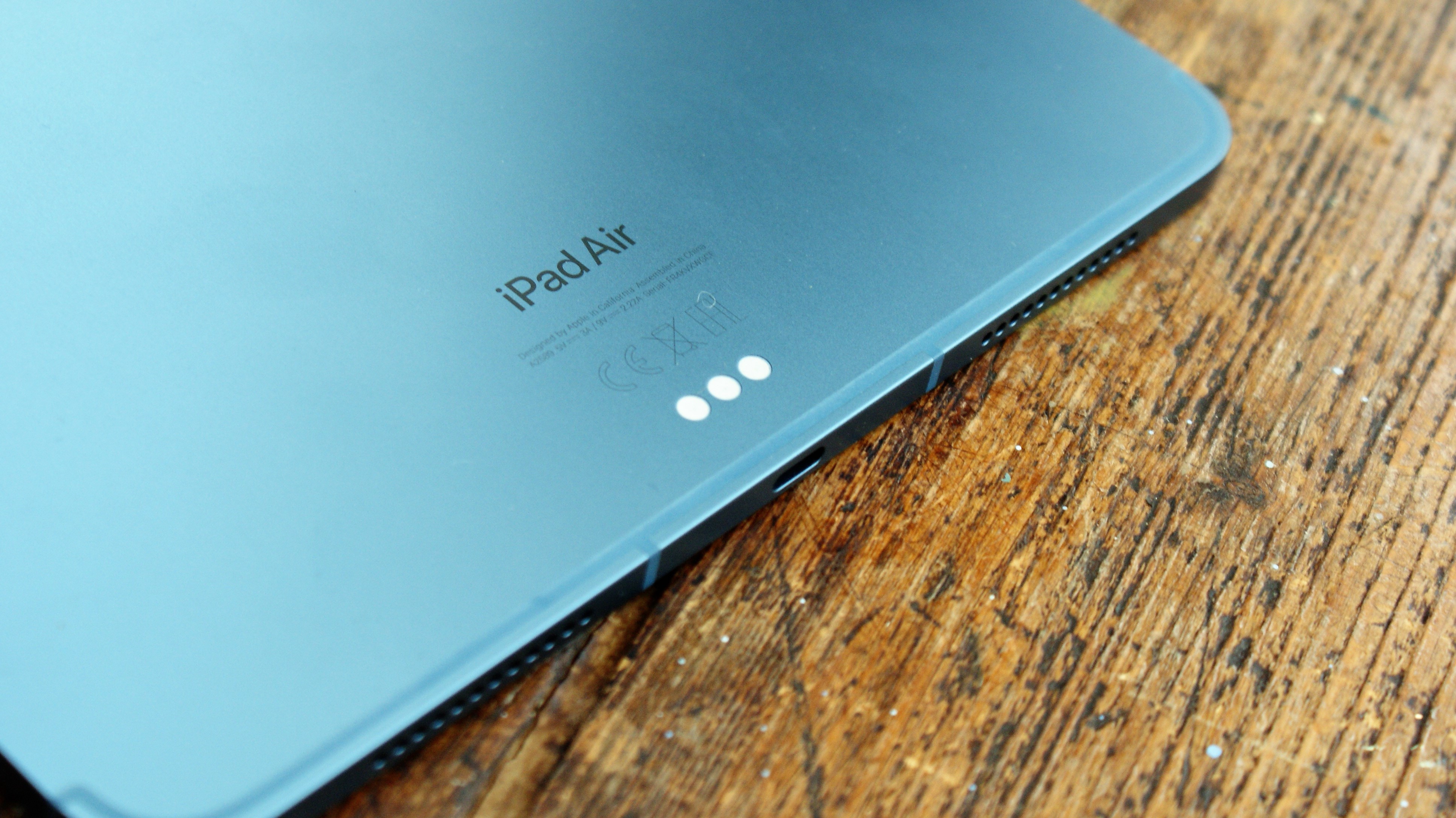 In-person images of the iPad Air 2022 in use