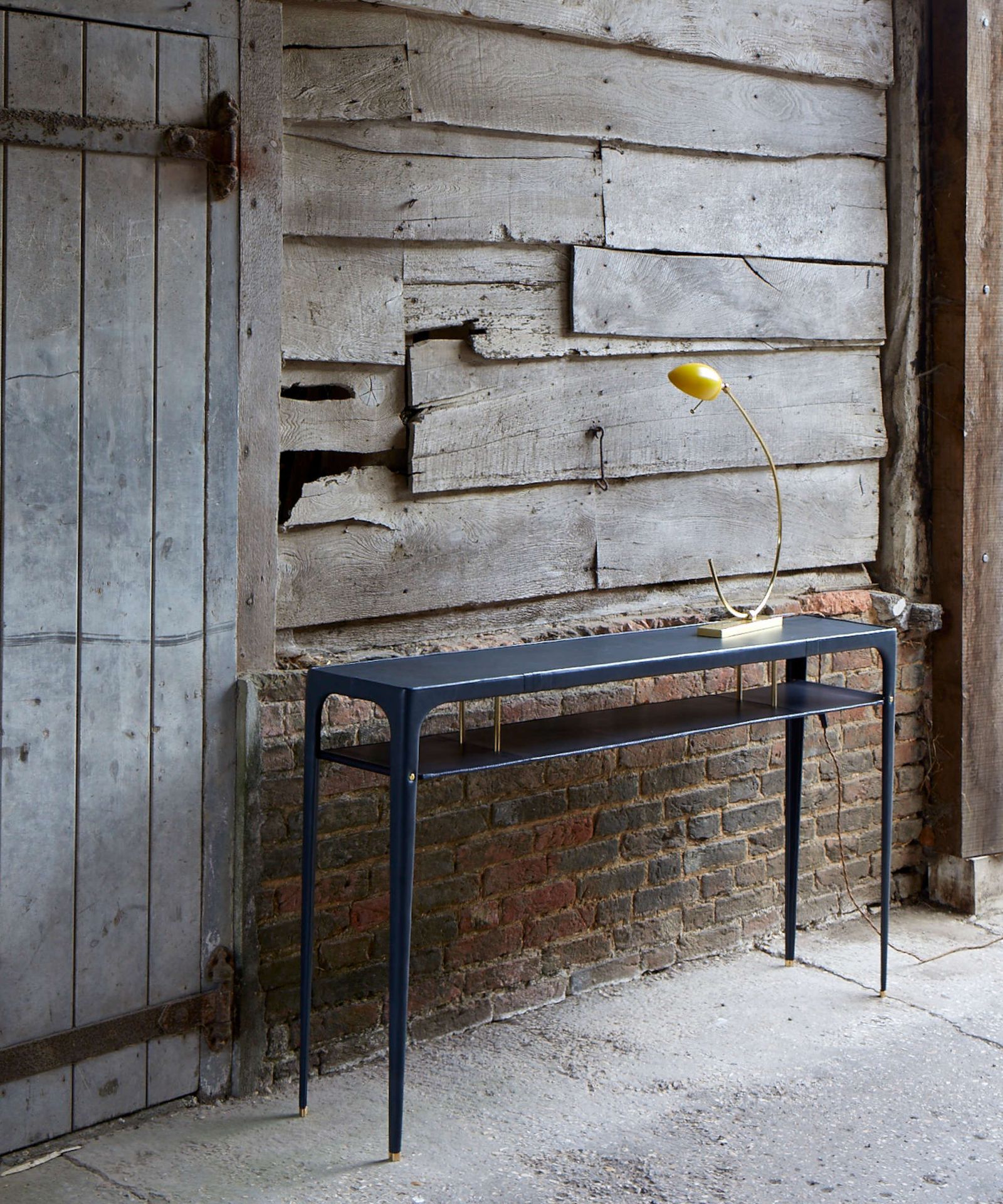 Colorful console table trend: introduce color in an entryway | Homes ...