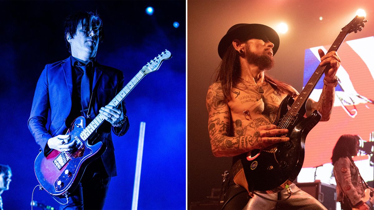 Troy Van Leeuwen (left) and Dave Navarro perform onstage