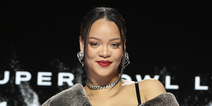 rihanna wears silver jewelry at the superbowl event