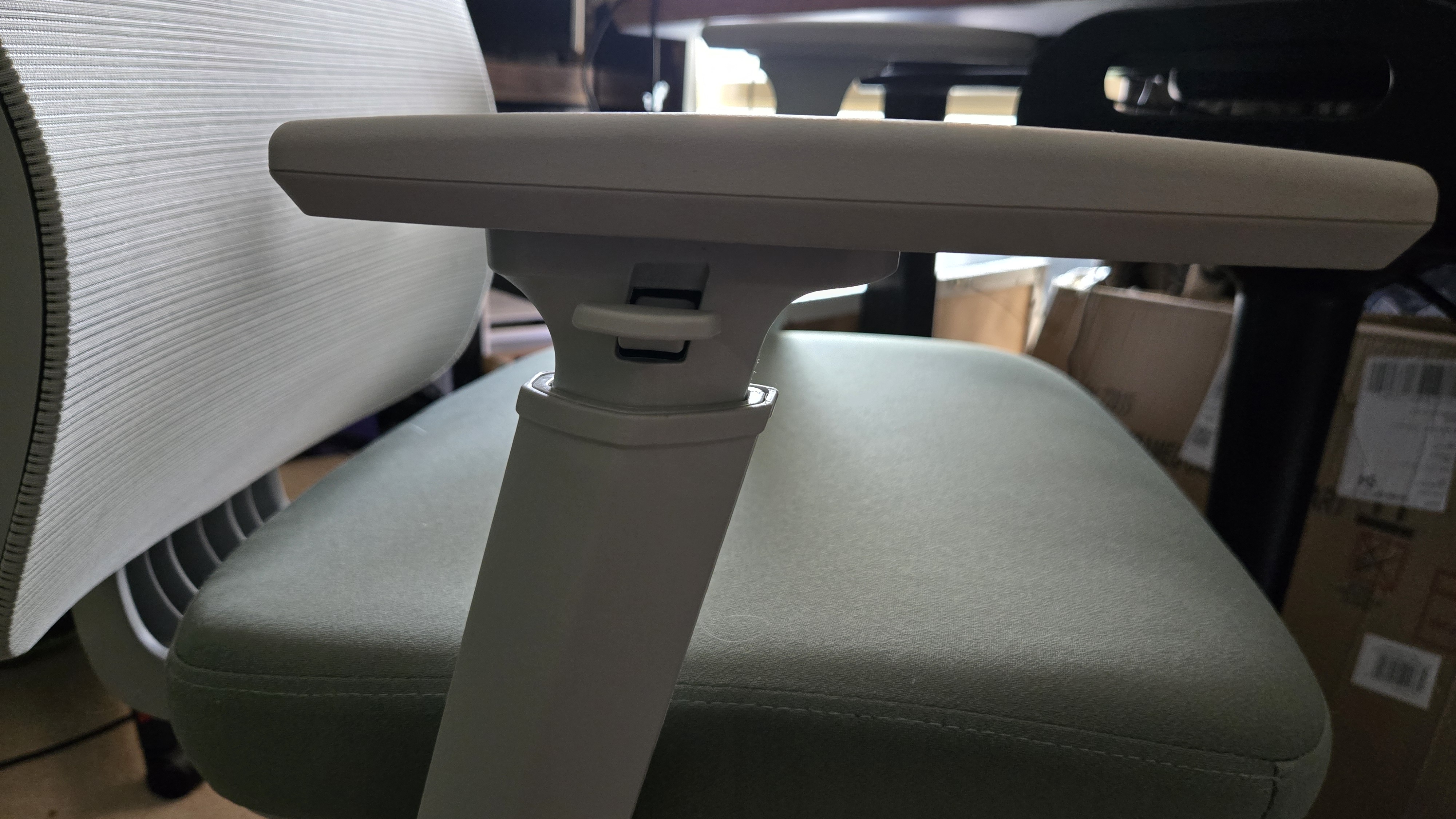 A Boulies EP200 gaming chair in a desk.