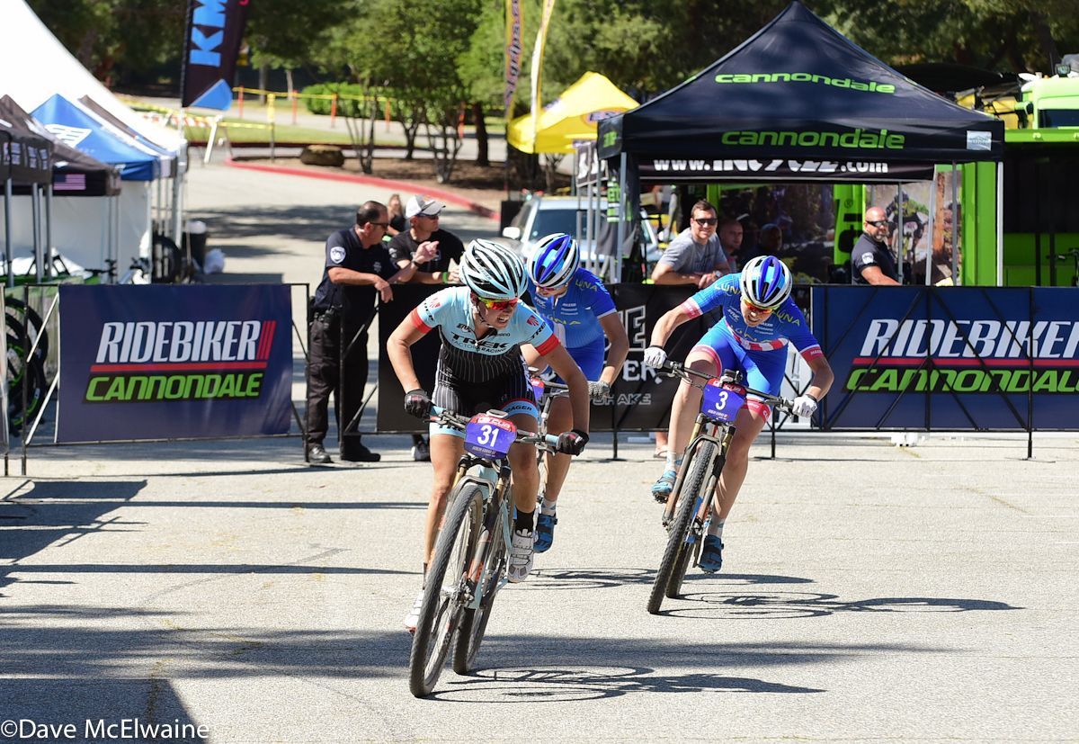 Bec Henderson (Trek Factory Racing) finishing ahead of the Luna women to take the win.