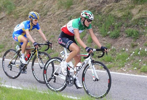 Noemi Cantele (Be Pink) leads Emma Johansson (Hitec Products)