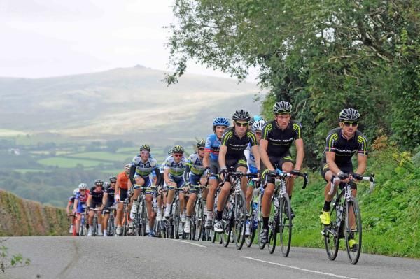 Russell Downing (Endura) leads the peloton