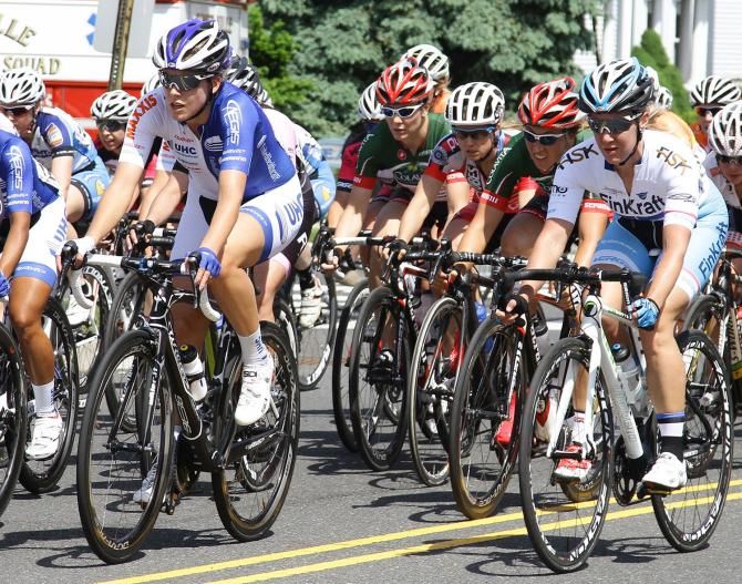 With a few laps to go- the ladies start the strategies.