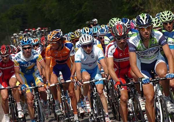Davide Rebellin keeps out the wind.