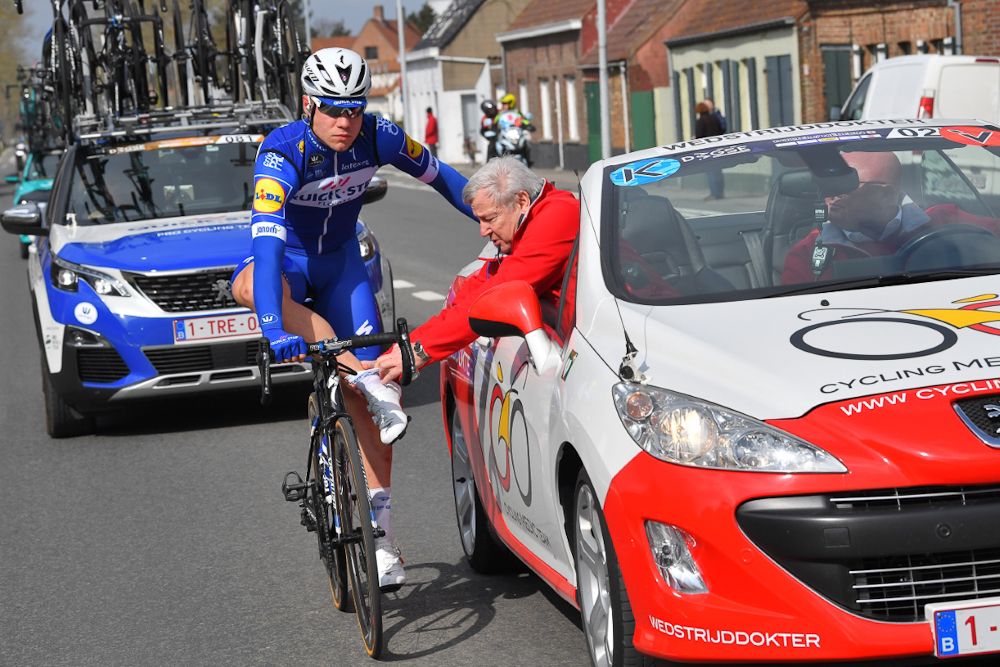 Fabio Jakobsen (Quick-Step Floors) at the medical car