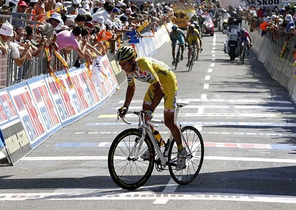 Simoni nearly does a track stand at the very steep finish line
