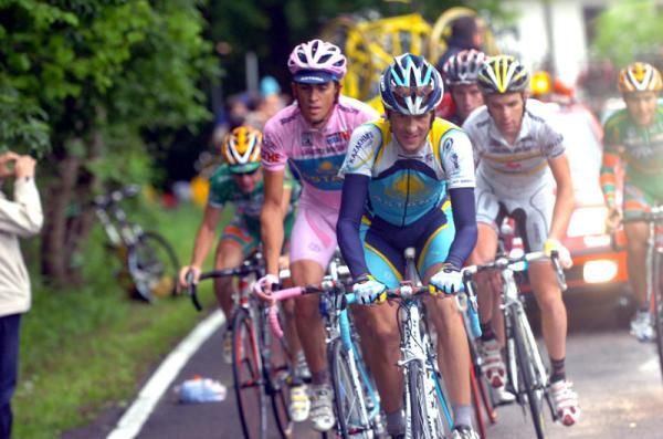 Andreas Kl&ouml;den sets the pace for Alberto Contador in the 2008 Giro d'Italia