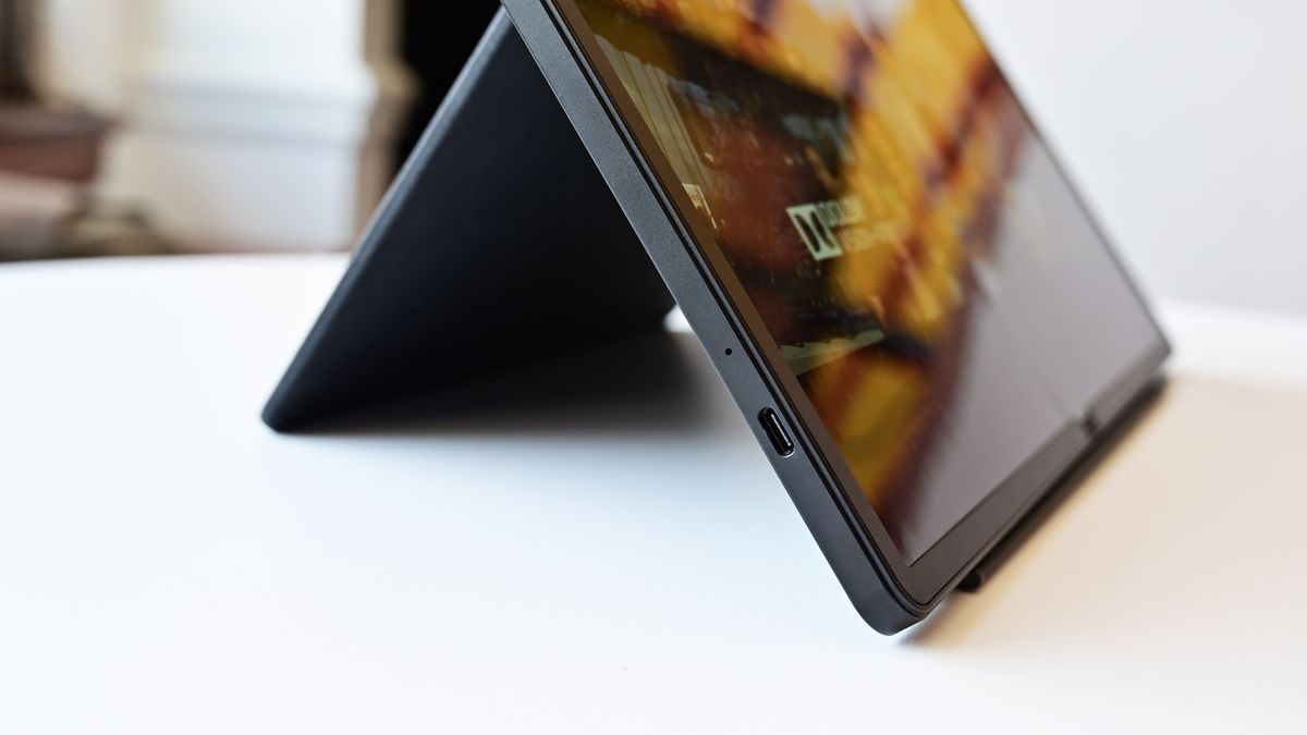 beyond-the-thinkpad-how-lenovo-is-bringing-new-rollable-and-foldable-pcs-to-life