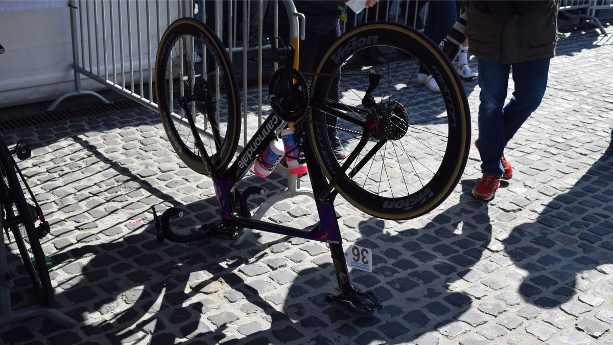 Without naming names, a former British national champion at the race pulled this prank on Taylor Phinney while the American was signing on
