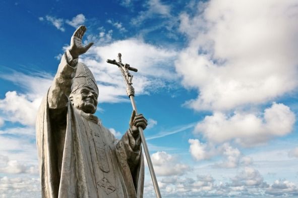 pope-statue