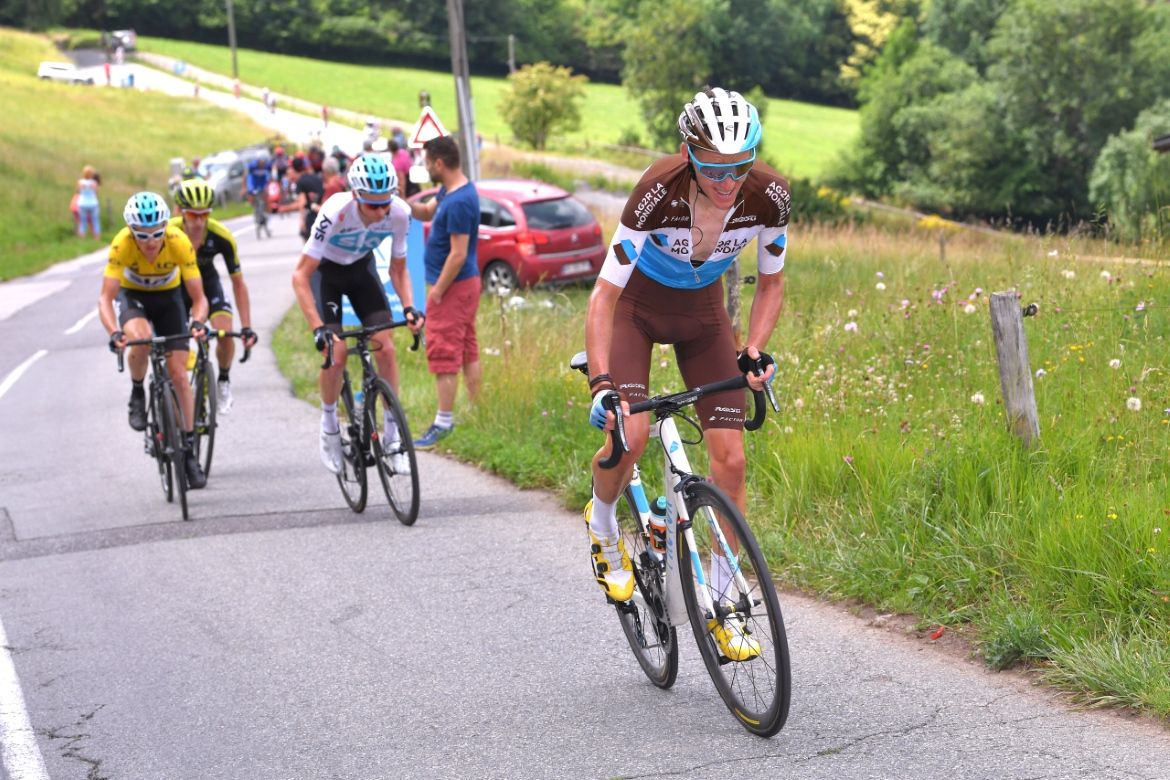 Romain Bardet launches a move