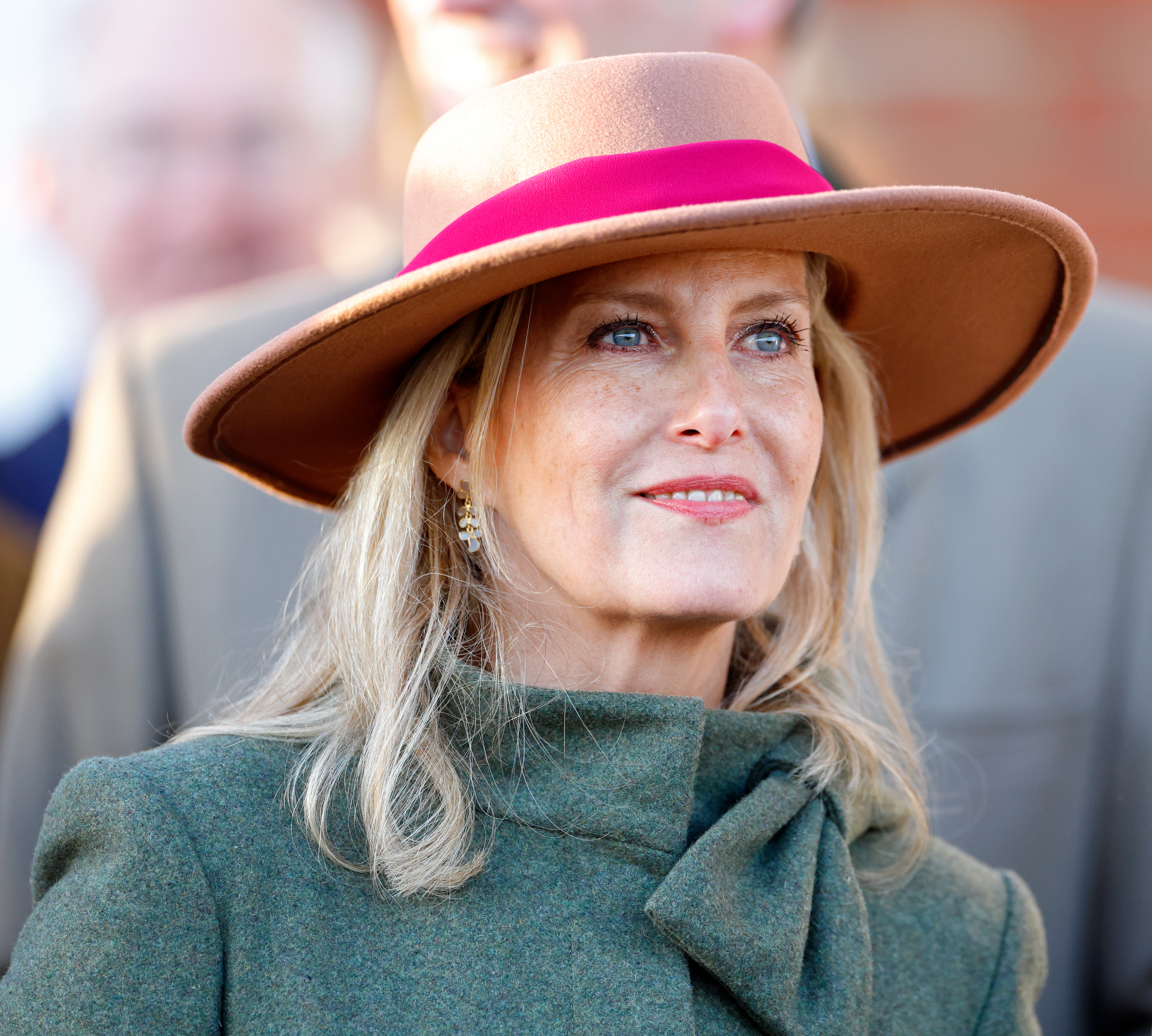 Lady Louise borrows mom Duchess Sophie's hat and adds her own twist to the item