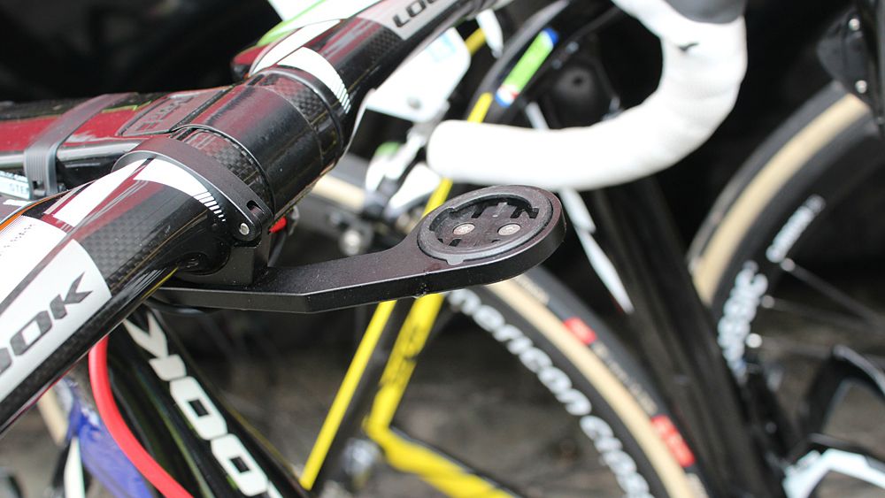 Look's aero bars require an ovalized Garmin mount