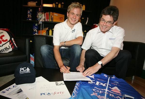 Frederik Johansson signs for Plowman Craven Associates racing team in the UK 25th April 2006
