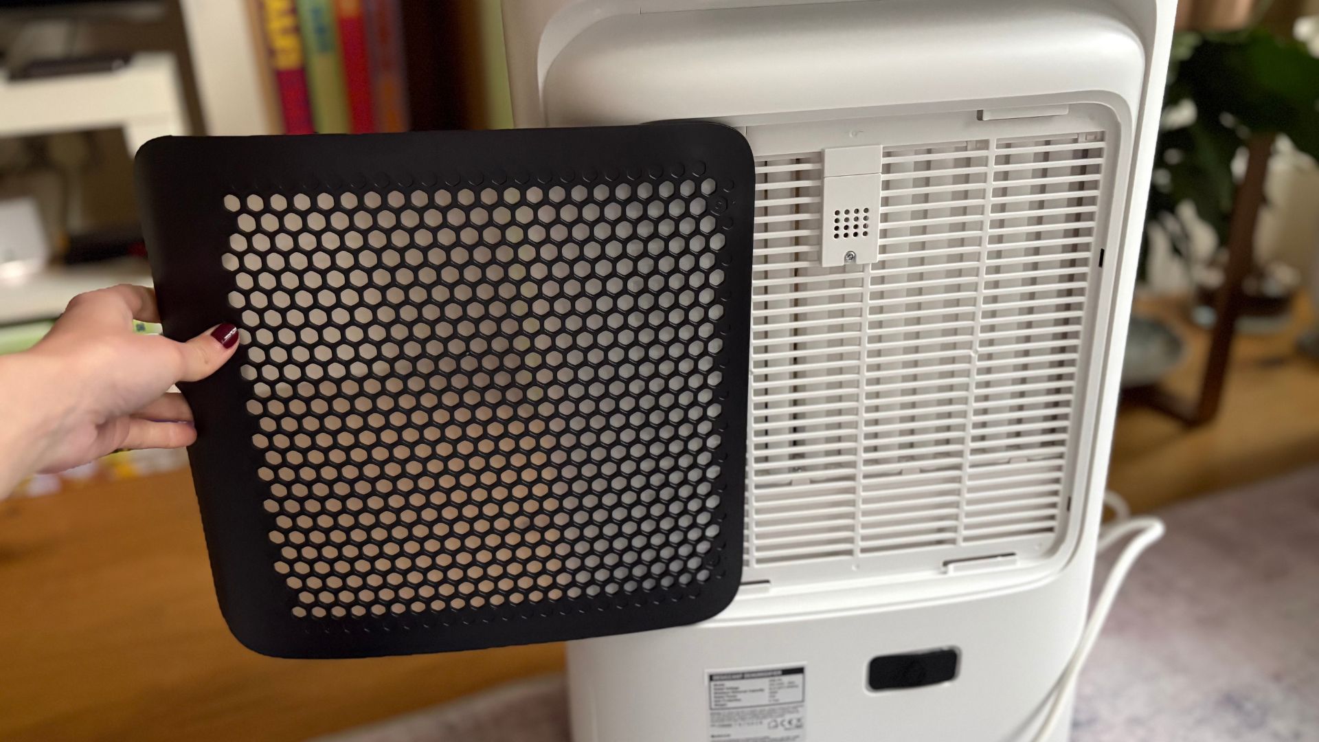 Testing the Meaco DD8L Pro Dehumidifier, showin the air purifier