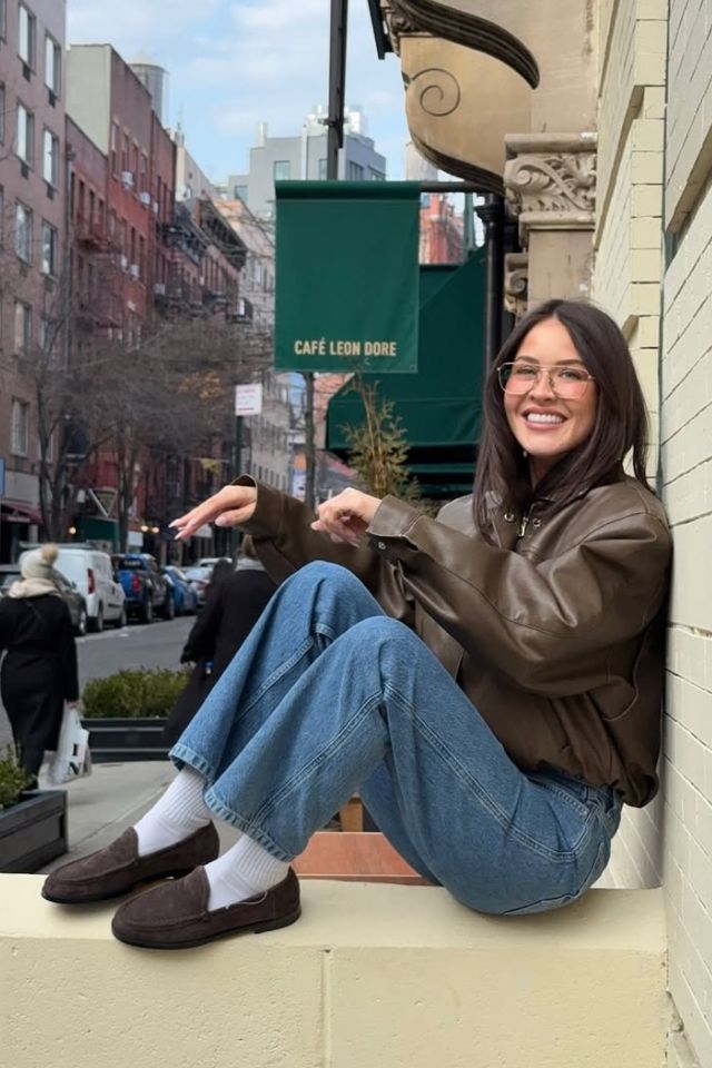 Best Petite Cropped Jeans @naomigenes wearing Eseni Denim and a brown leather jacket
