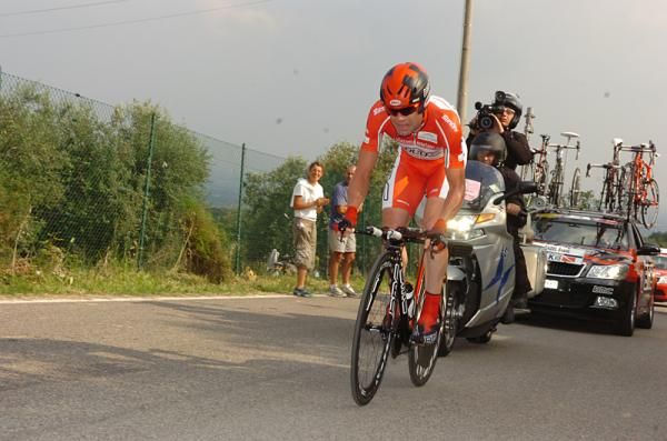 Cadel Evans (BMC Racing Team) time trials to fourth on the stage, not enough to move up onto the podium.