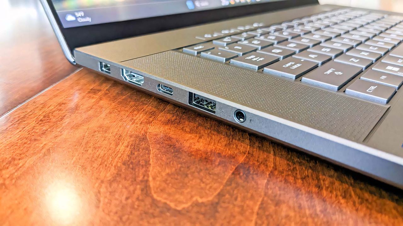 ASUS ROG Zephyrus G16 left ports.
