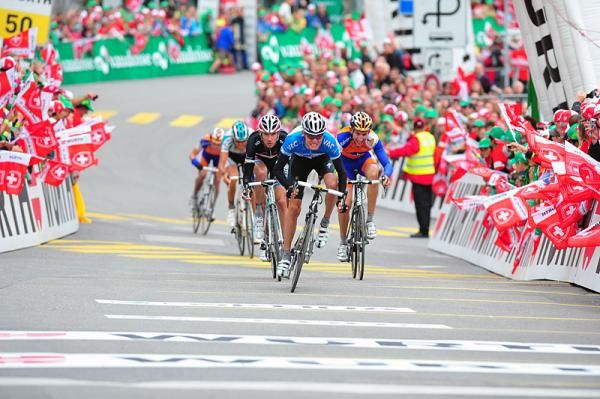 Tejay Van Garderen (HTC-Highroad) bests his five companions in the sprint for sixth place.