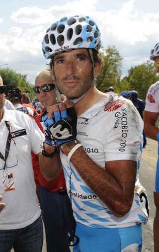 Ezequiel Mosquera (Xacobeo Galicia) after his crash in the Vuelta a España stage 17