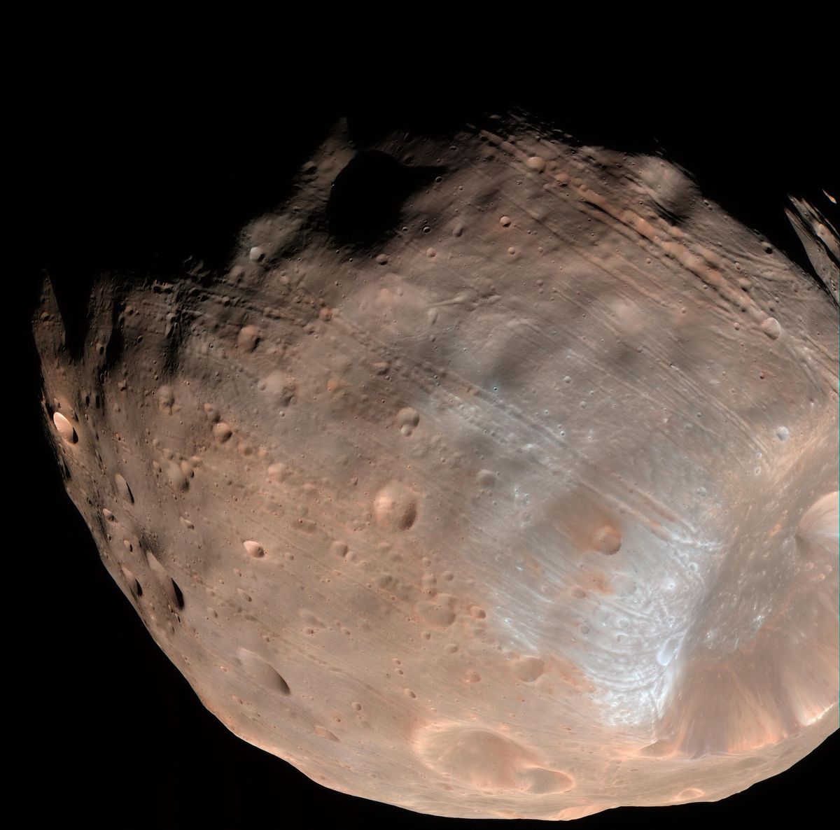 Fotos inéditas de Marte revelan un secreto sobre el pasado de su luna Fobos y su extraña forma de papa 