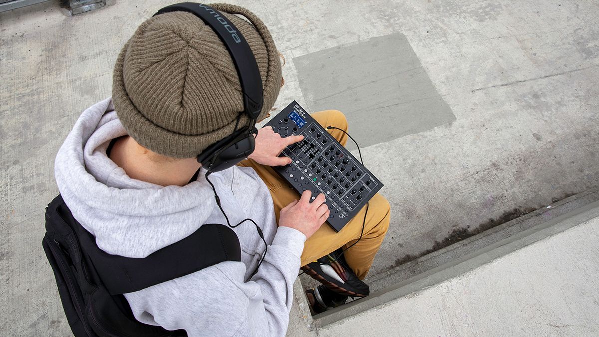 Roland SH-4d