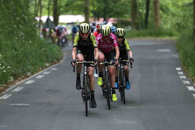Lucy Kennedy leads Mitchelton-Scott teammates Annemiek van Vleuten and Amanda Spratt on stage 2 of the 2019 Emakumeen Bira