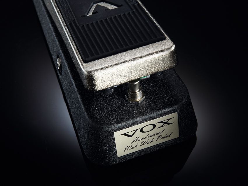 The V846 is a king when it comes to clean tones.